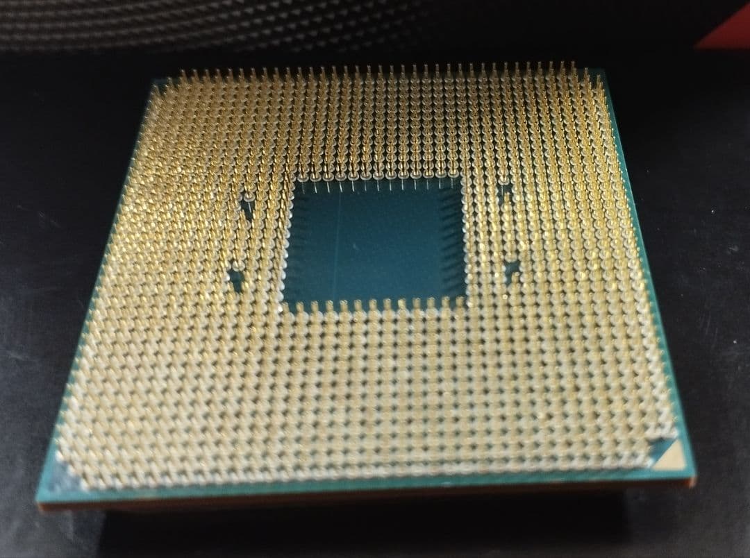 【AMD Ryzen 7 3700X／中古・正常動作品／箱・付属品あり】