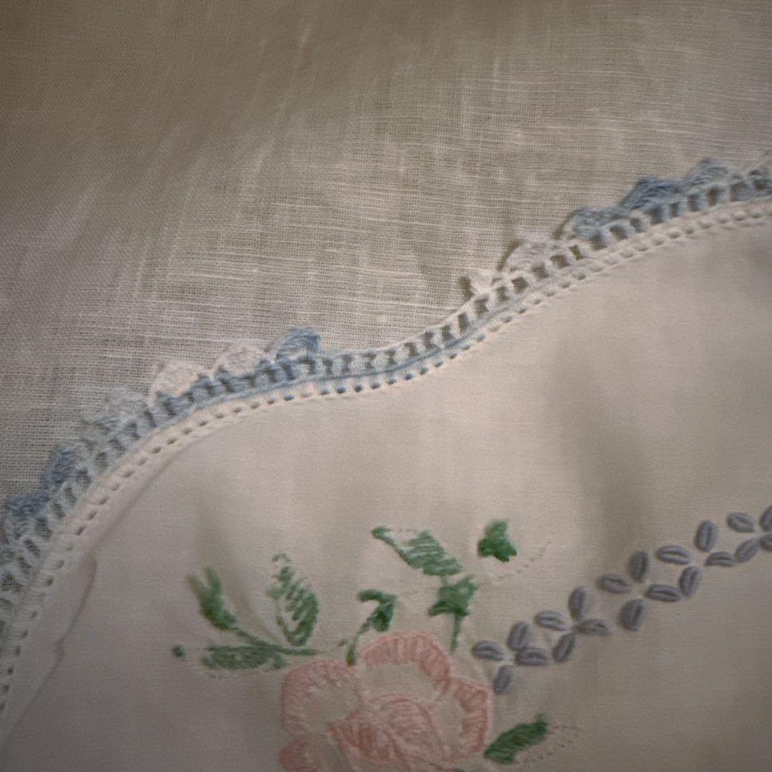 ナチュラルリネンとアンティーク刺繍のふりふりカーテン