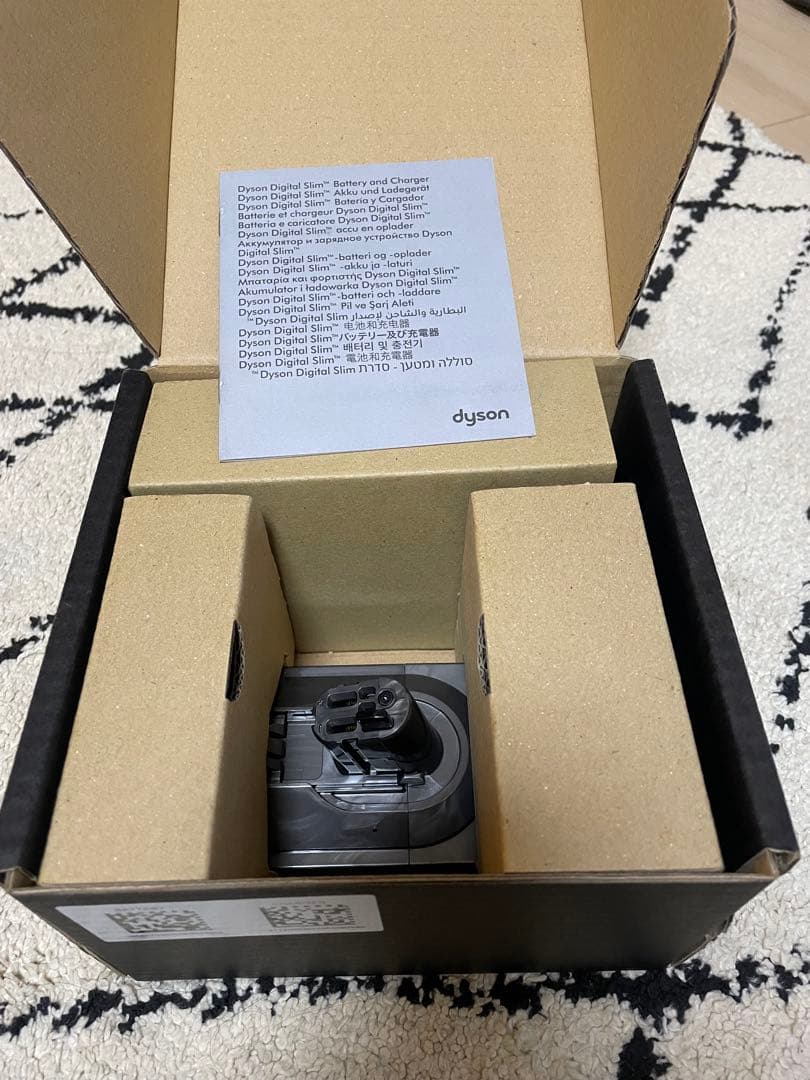 【新品未使用・純正｝ダイソン◆バッテリー・充電器セットSV18◆Dyson掃除機
