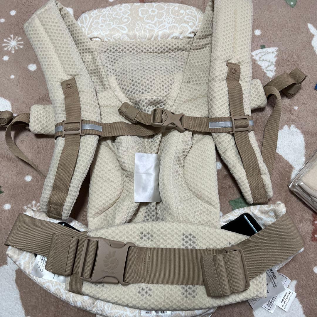 ergobaby 花柄抱っこ紐 ベージュ OMNIカードとよだれパッド付き