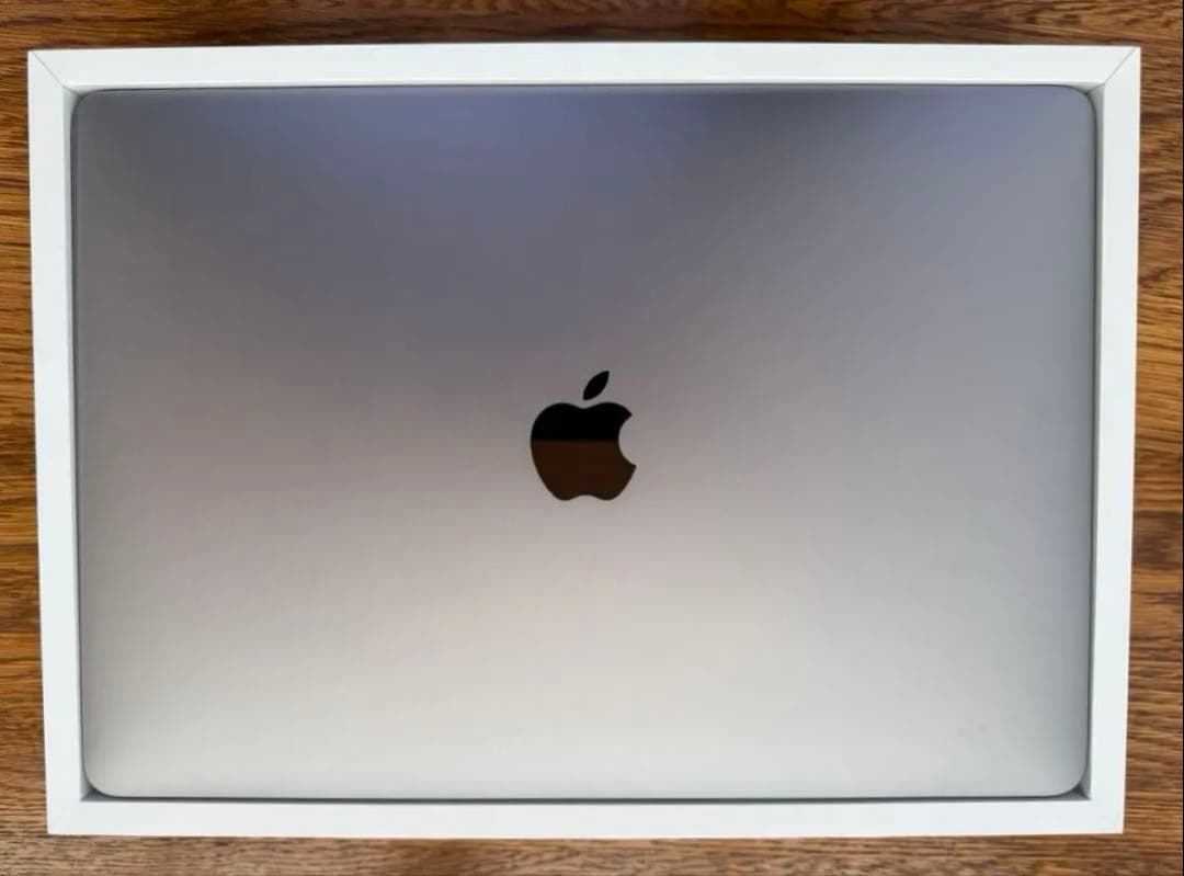 Apple MacBook Pro 2020 13インチ　A2289 256GB