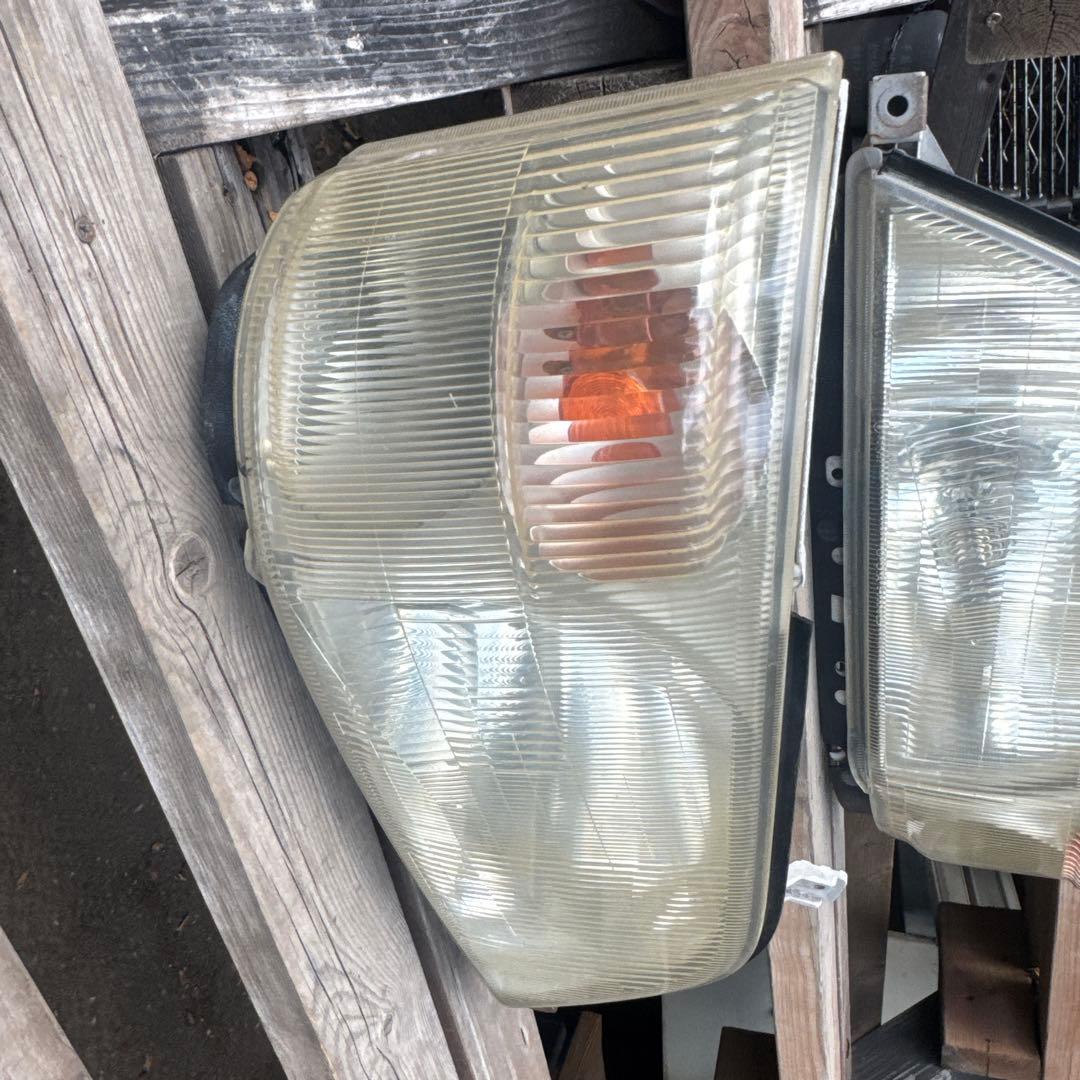 s*r様 トヨタダイナ、トヨエース、カムロード純正 ヘッドライト