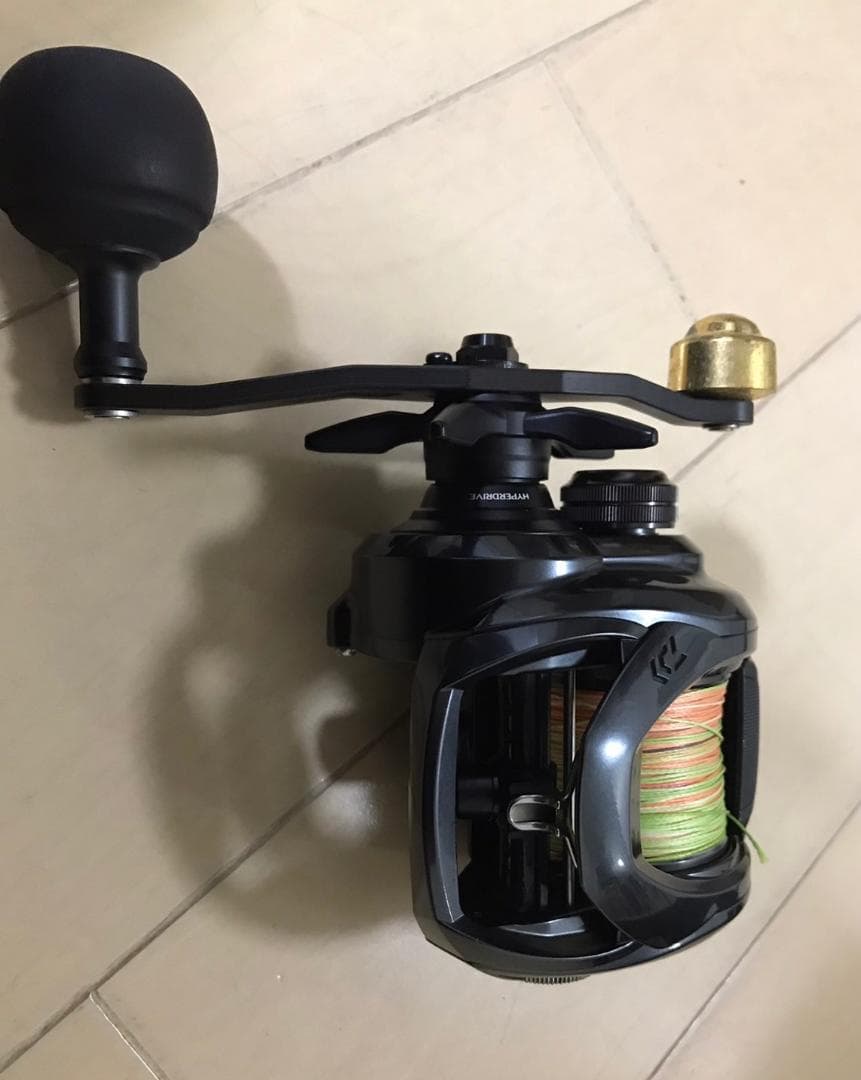 ダイワDAIWA タトゥーラTW 400H・右ハンドル