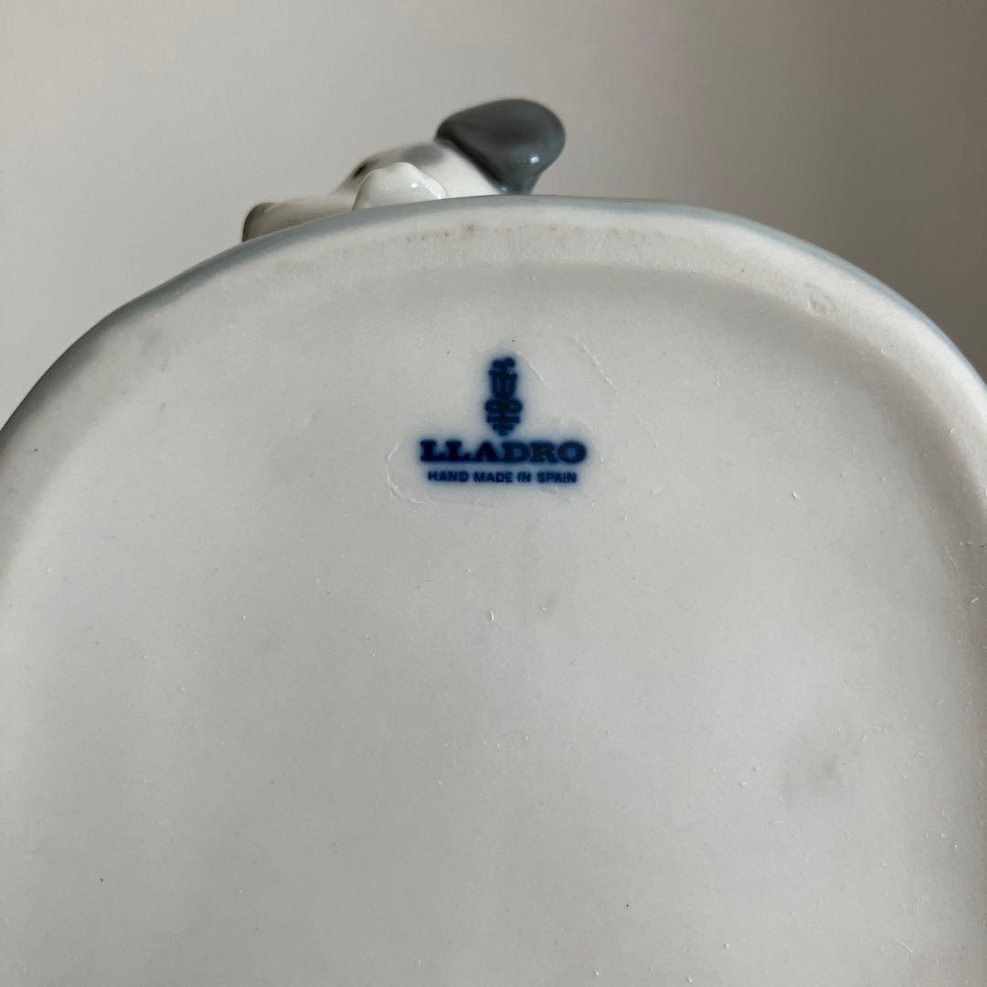 リヤドロ ハニーリッカーズ 子犬付き座っている女の子 絶版