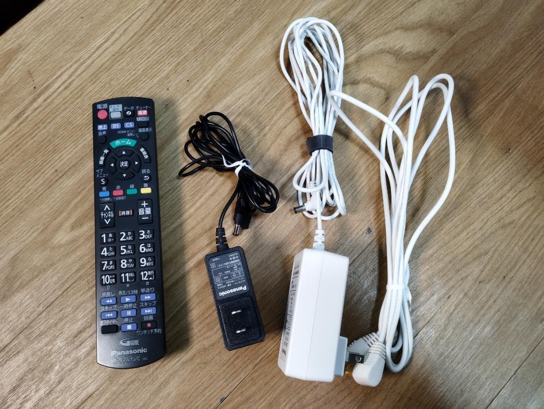 Y♢524 パナソニック プライベートビエラ ポータブルテレビ UN-19F7