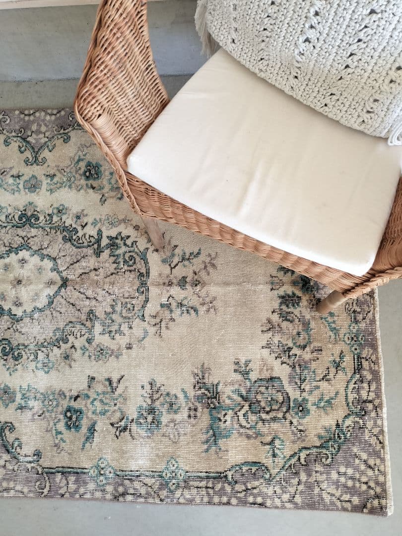 クリームベージュとパープル味グレー　トルコラグ　石田ゆり子さんNo.712