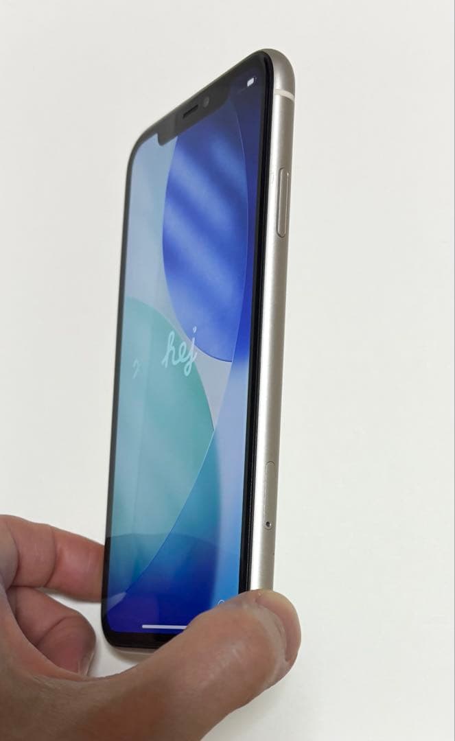 iPhone11 ホワイト　SIMロック解除済み、箱付、付属品あり