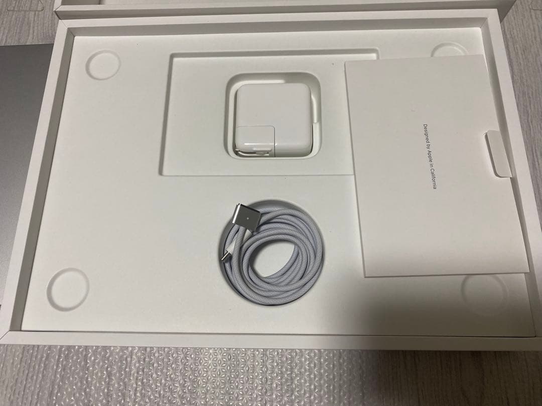 MacBook Air 13インチ M2 16GB SSD256GB