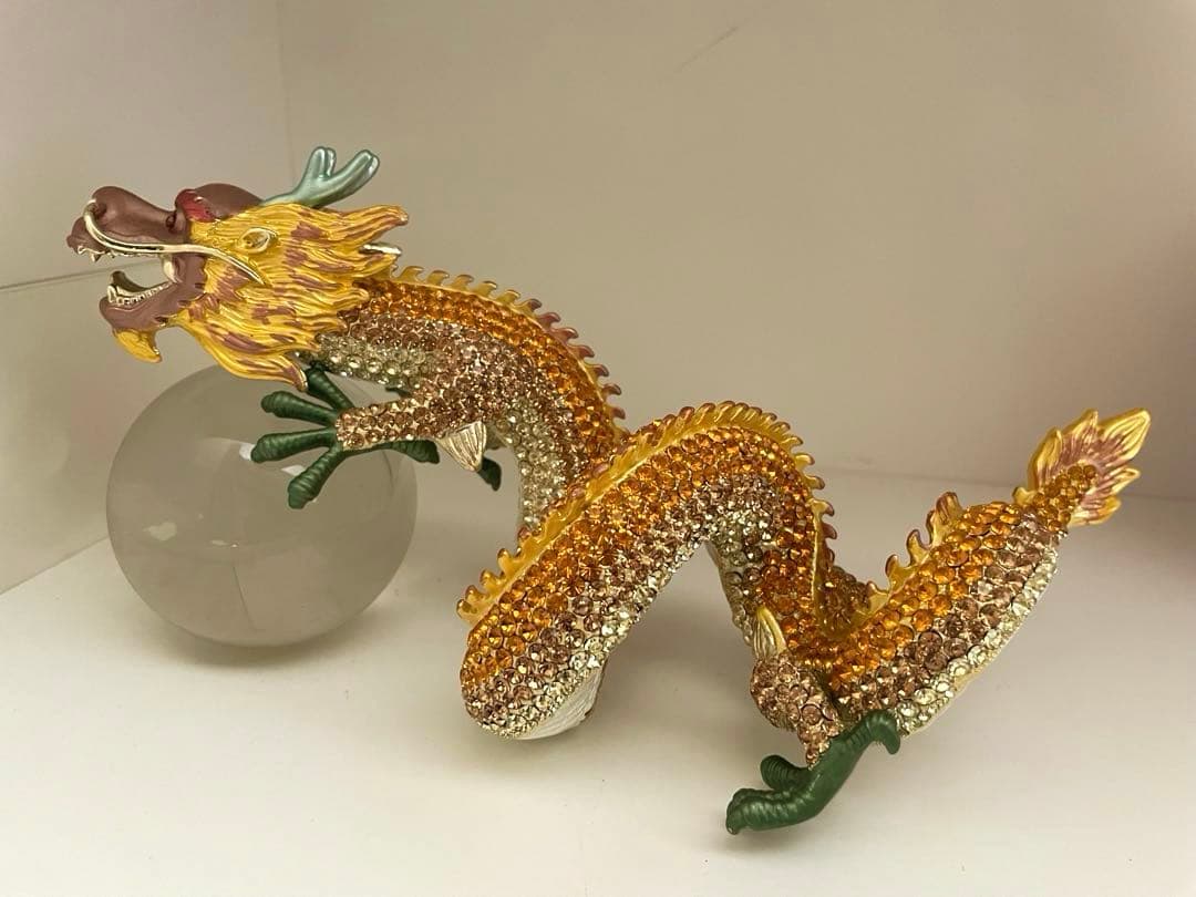 龍の置物　金龍