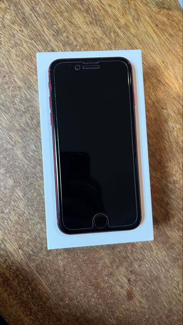 Apple iPhone SE (第2世代) レッド　64GB、バッテリ81%