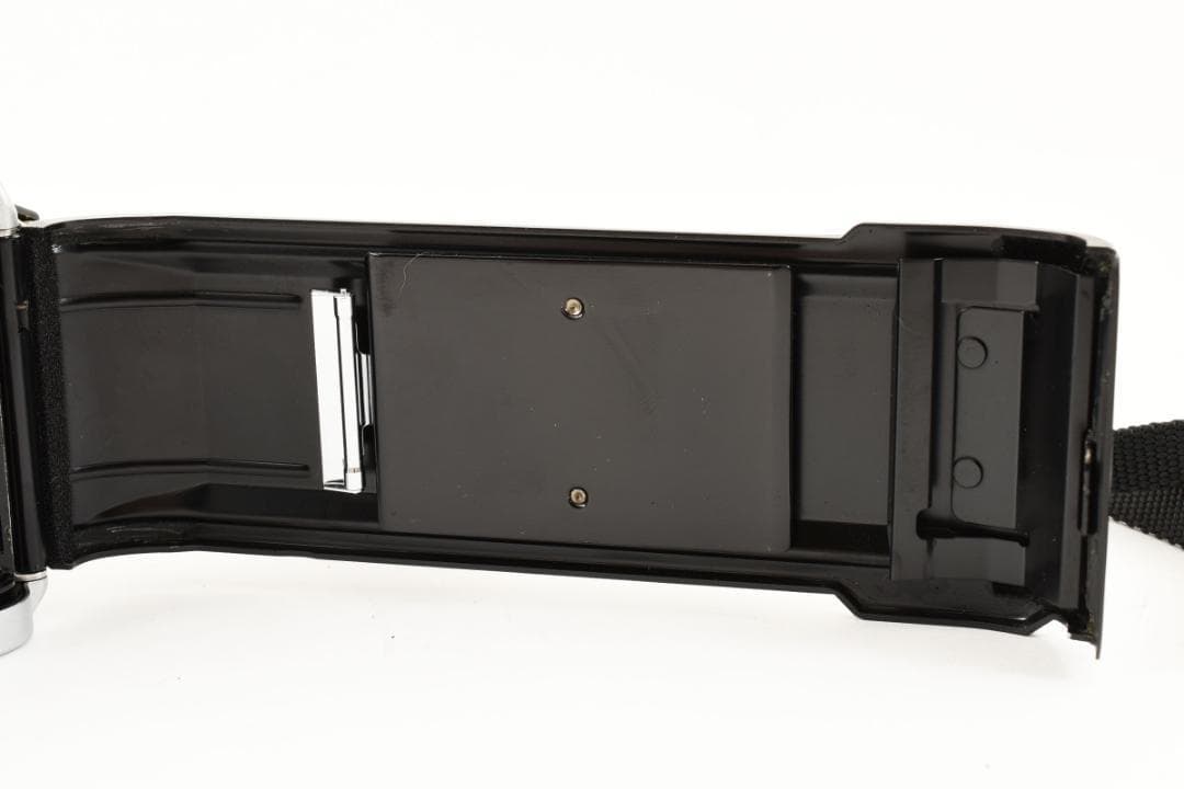 超美品 キャノン AE-1 シルバー フィルムカメラ モルト新品交換済 C713