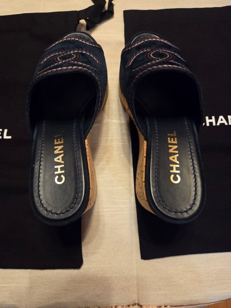 CHANEL ネイビー スエード サンダル　らーさま用