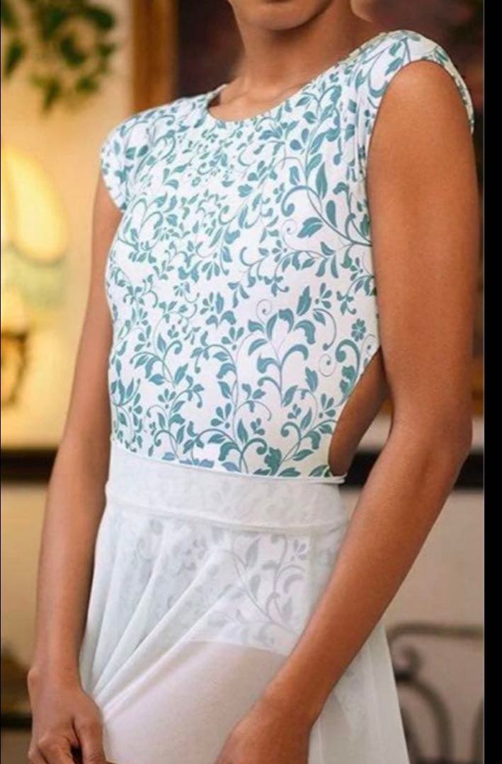 ［新品］eleve青い花柄オープンバックレオタード