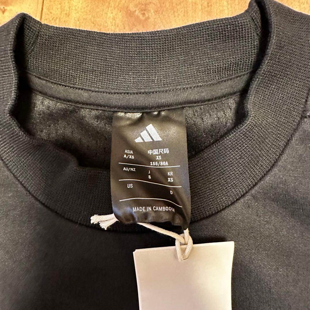 アディダス　クロップド丈トレーナー　ドルマン　プリーツスカート　セットアップ