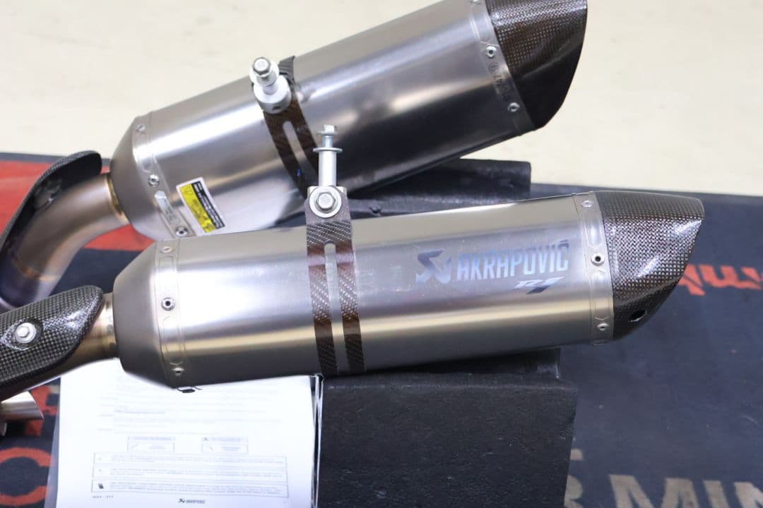 YZF-R1 09-14 アクラポビッチ　スリップオンマフラー　チタン