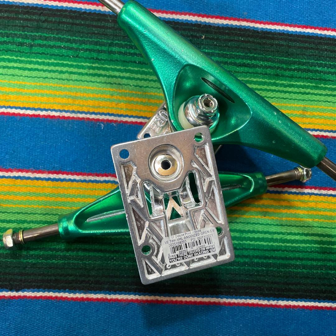 ベンチャー　vホロー　グリーンスケートボードトラック5.6