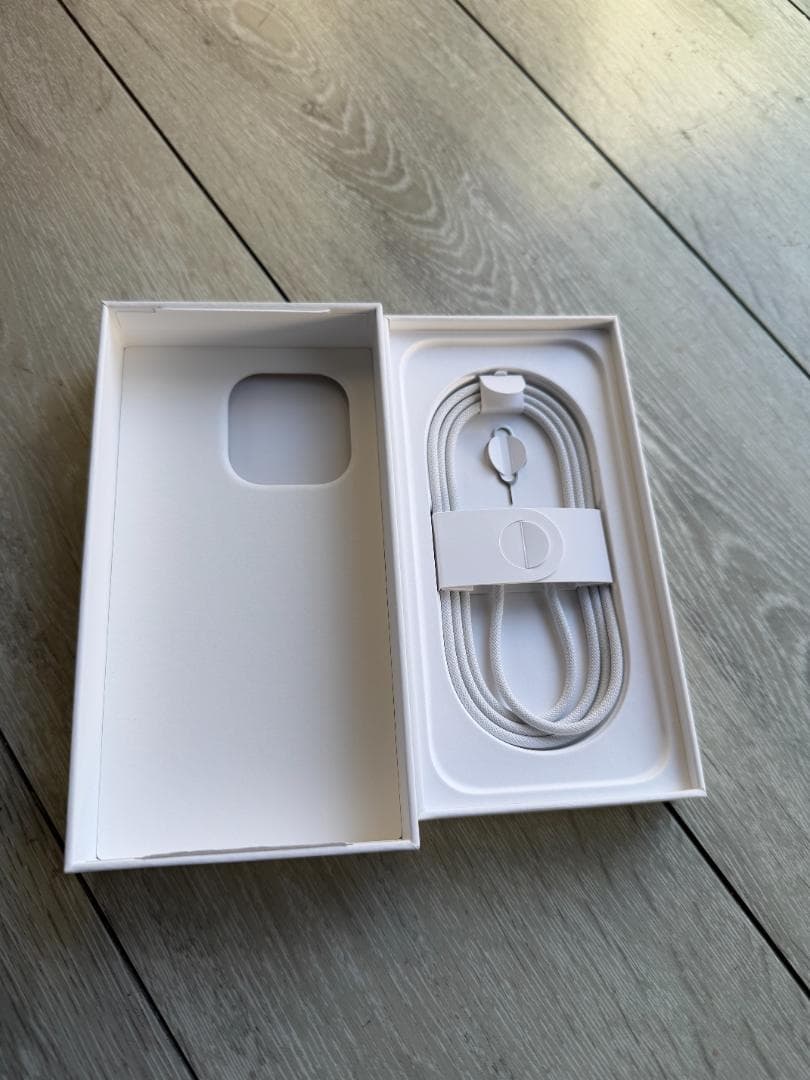Apple iPhone 16 Pro ホワイト 256GB SIMフリー