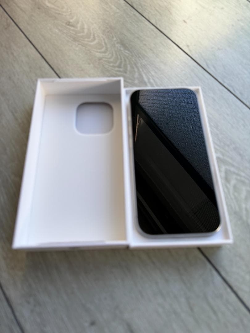 Apple iPhone 16 Pro ホワイト 256GB SIMフリー