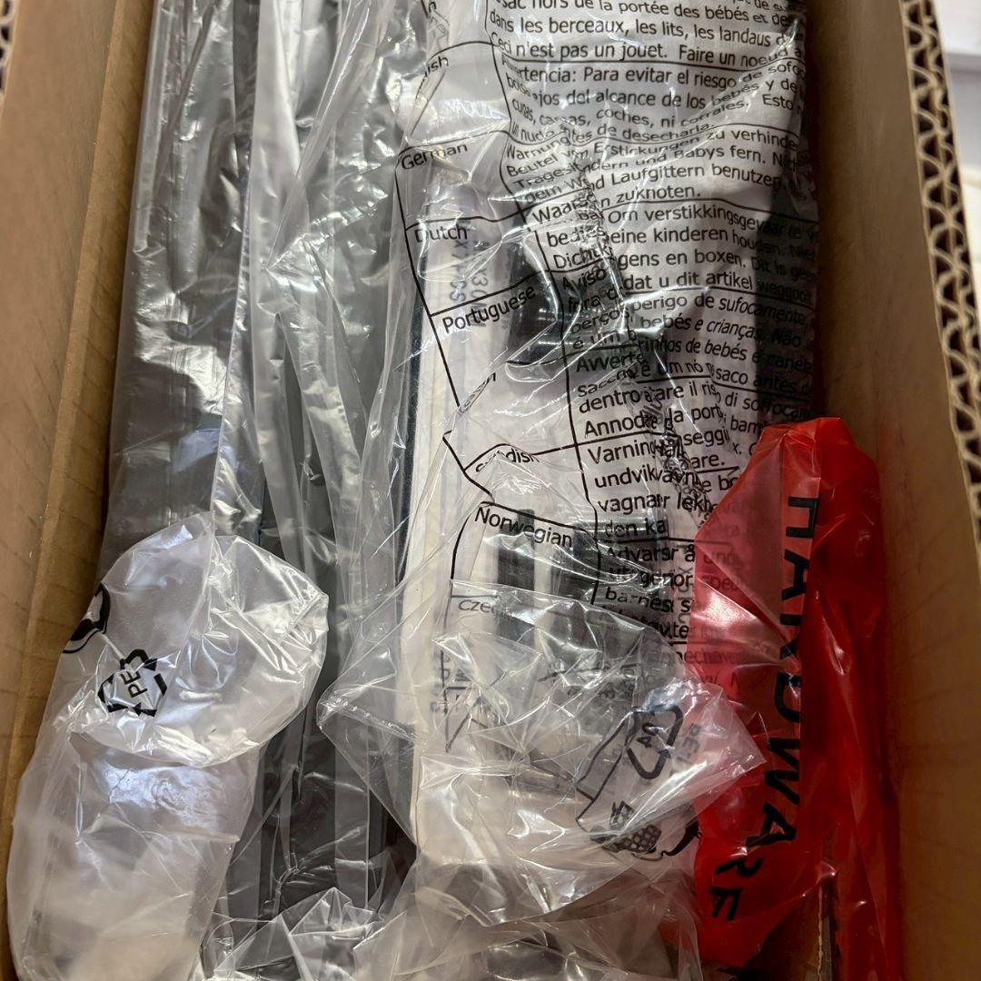 ベッドフレーム 耐荷重180kg 頑丈 スチール シングル 収納スペース付き