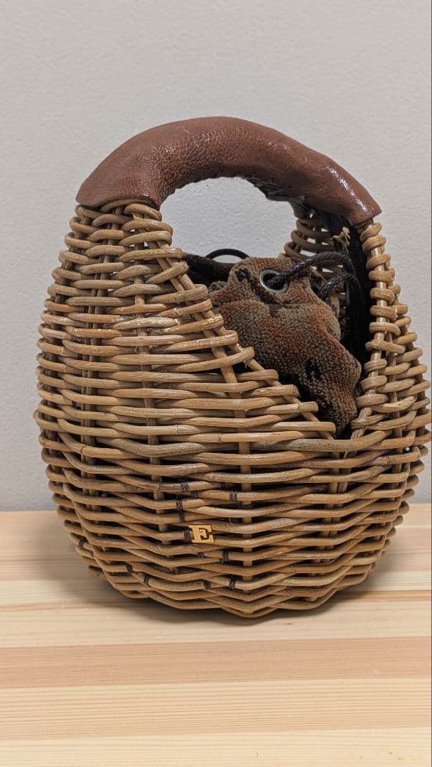 籐とレザーのかごバッグ