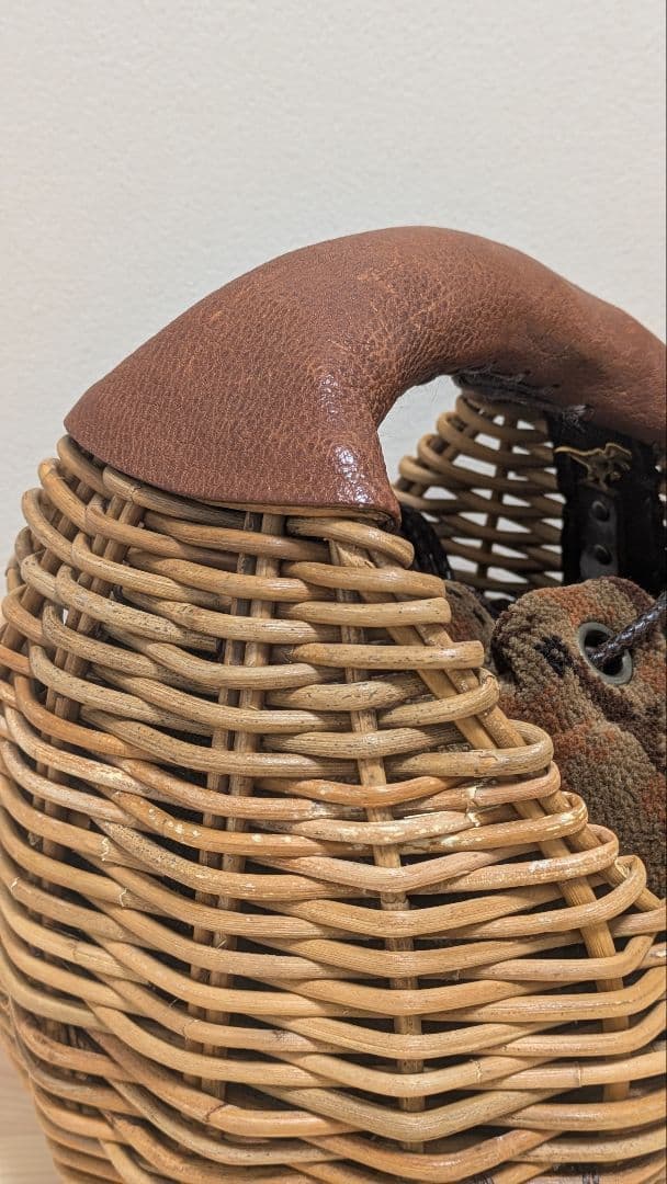 籐とレザーのかごバッグ