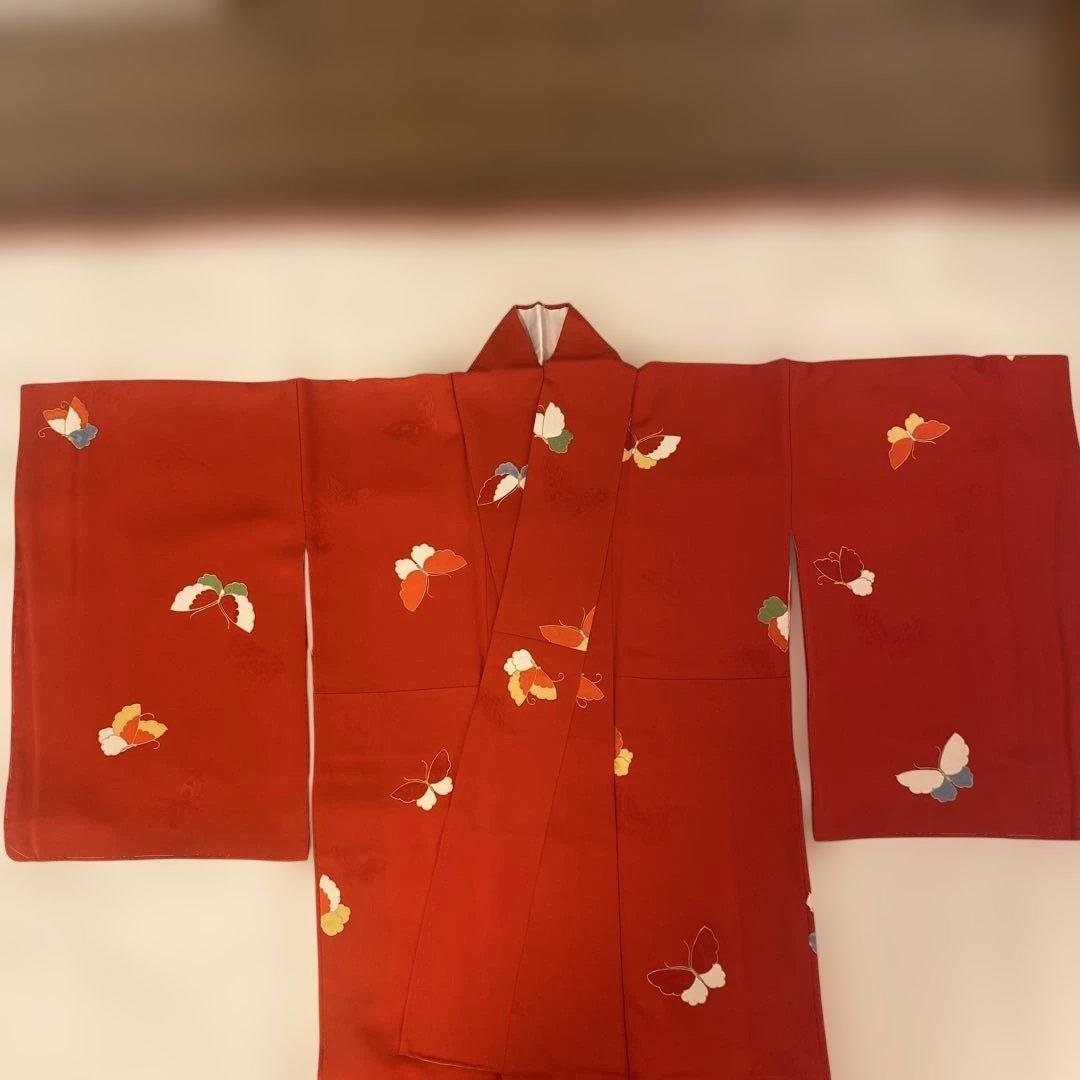 卒業式　着物と袴セット　赤の蝶柄小紋　紫色の袴　半幅帯　伊達襟