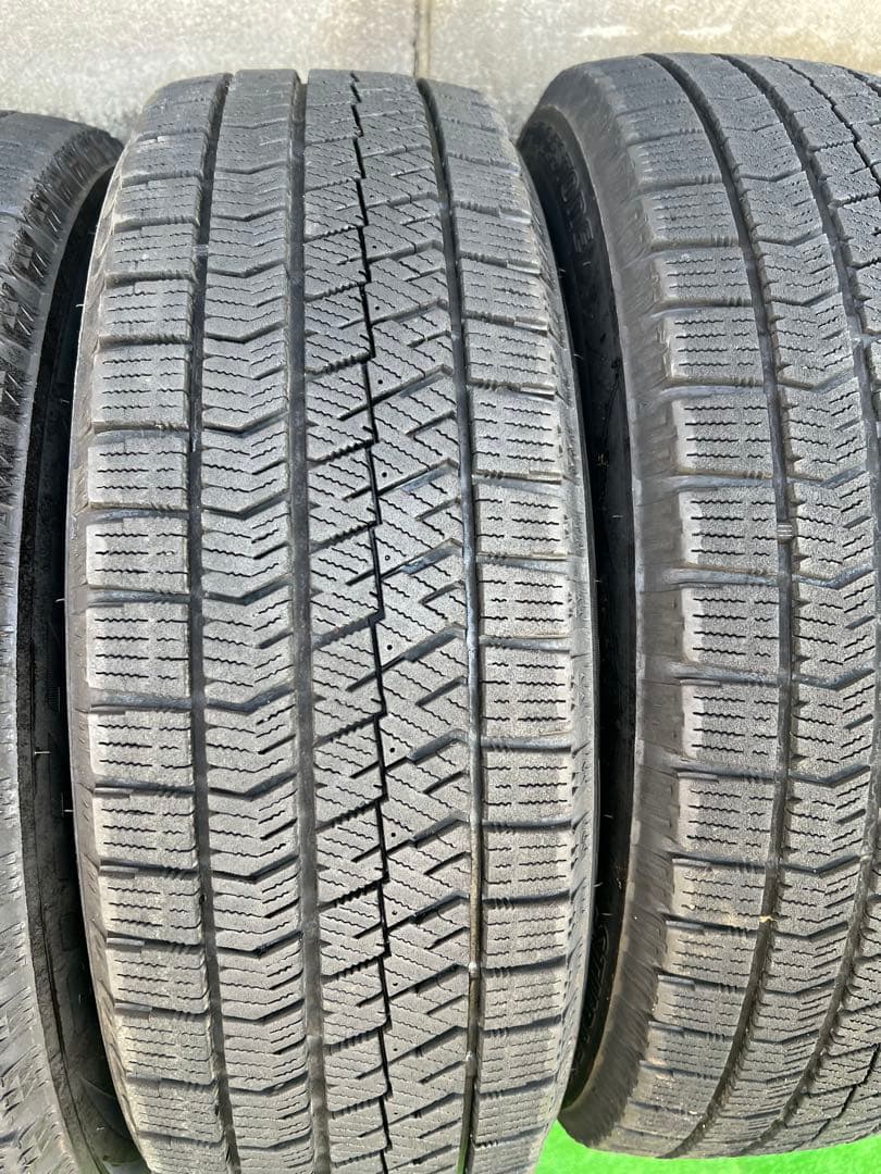 15インチホイールと175/65R15スタッドレスタイヤ