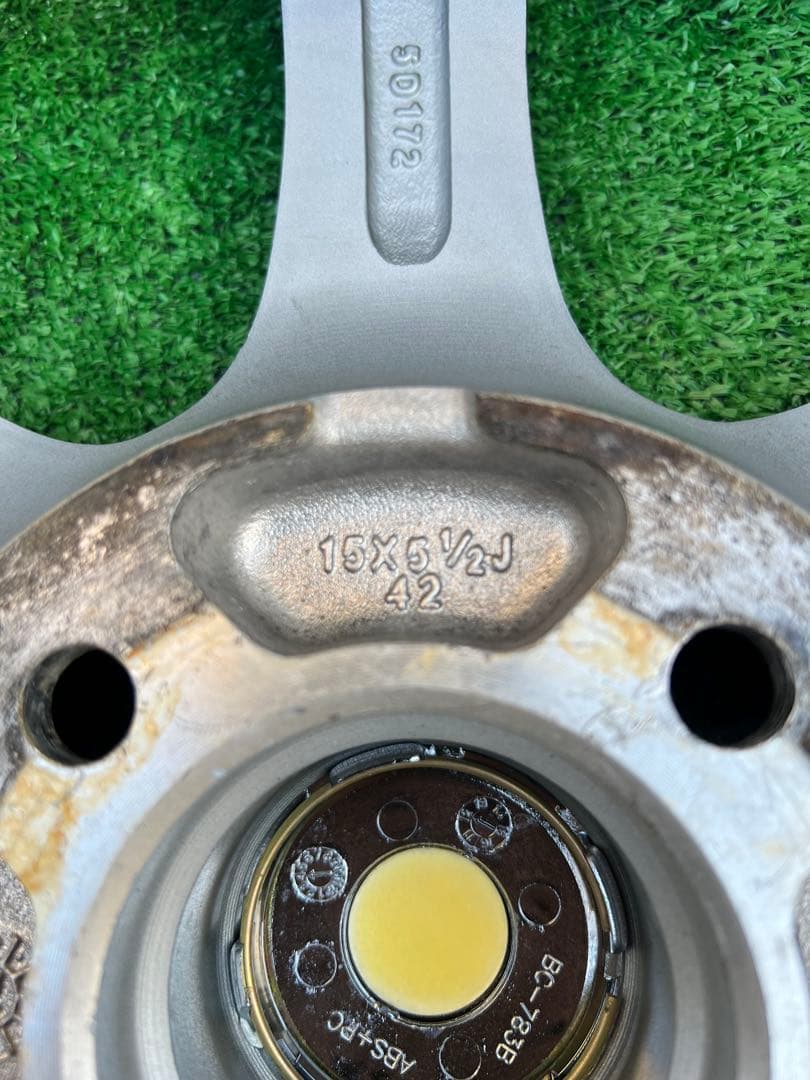 15インチホイールと175/65R15スタッドレスタイヤ