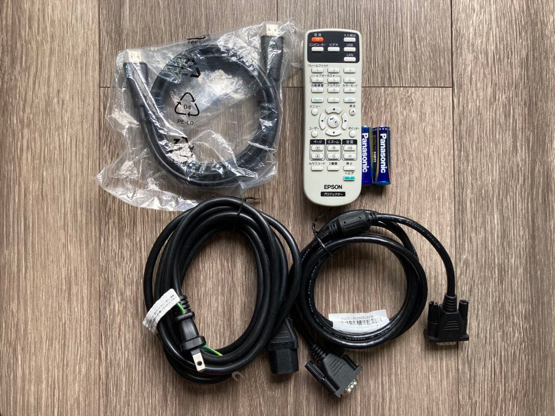 薄型軽量！EPSON EB-1776W 使用頻度の少ない最良品