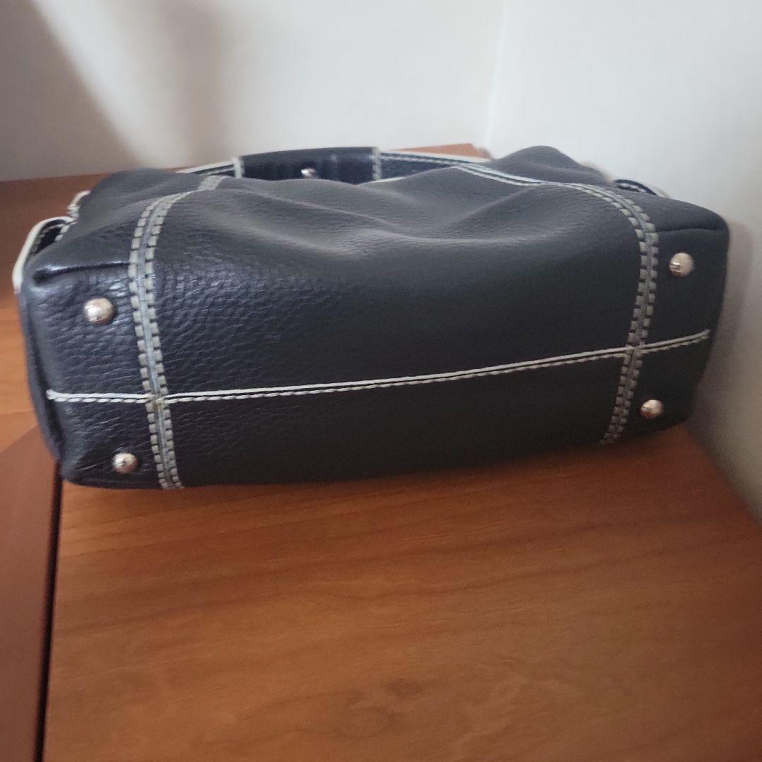 TOD'S 濃紺レザー ショルダーバッグ