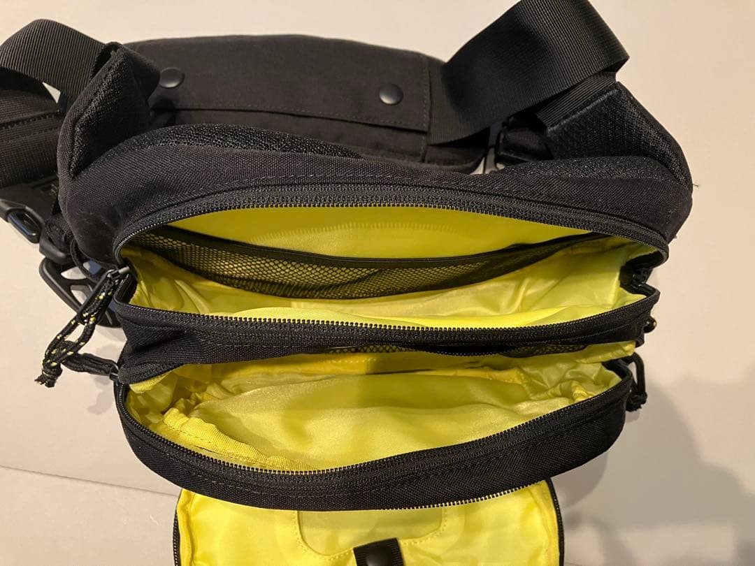 Hugoo 黒 ショルダーバッグ　ヒップシート