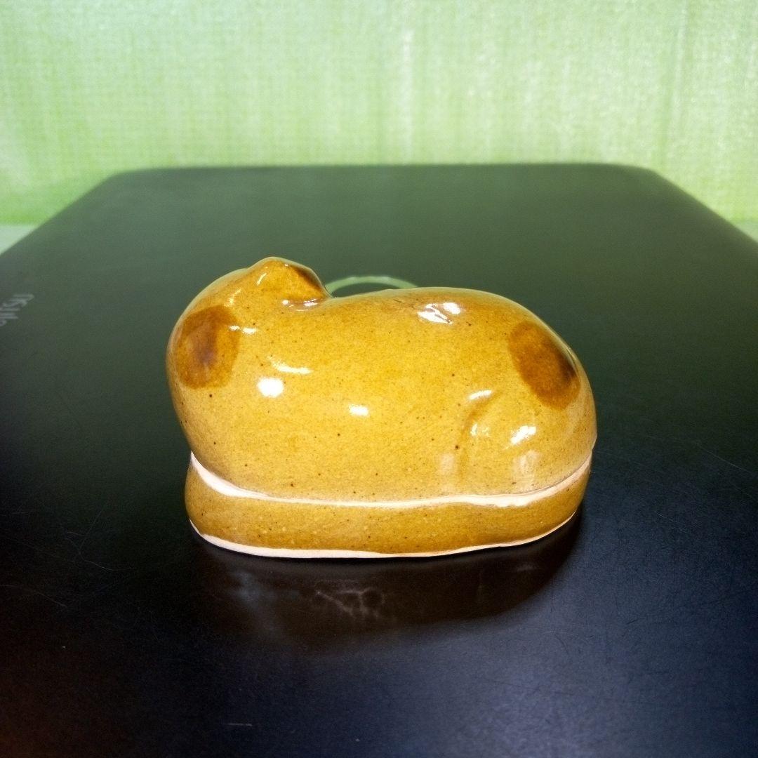 優しい表情で寝ている犬の香合　陶器製？　茶色　德？　徳？　干支香合　犬香合　レア