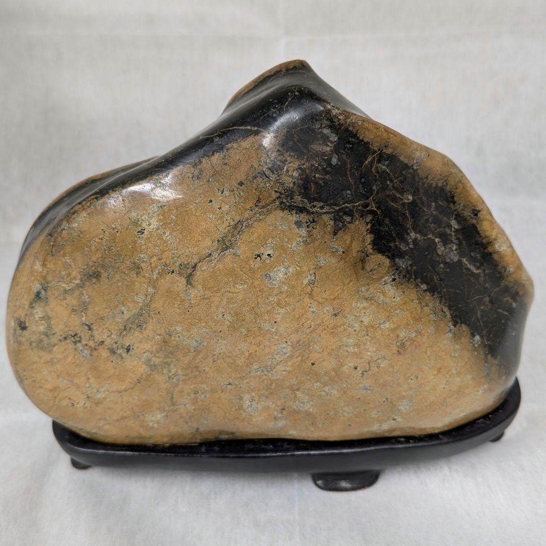 あ*ん様 【縁起物】白蛇石 鑑賞石 蛇石 天然石 台座付 パワーストーン 開運