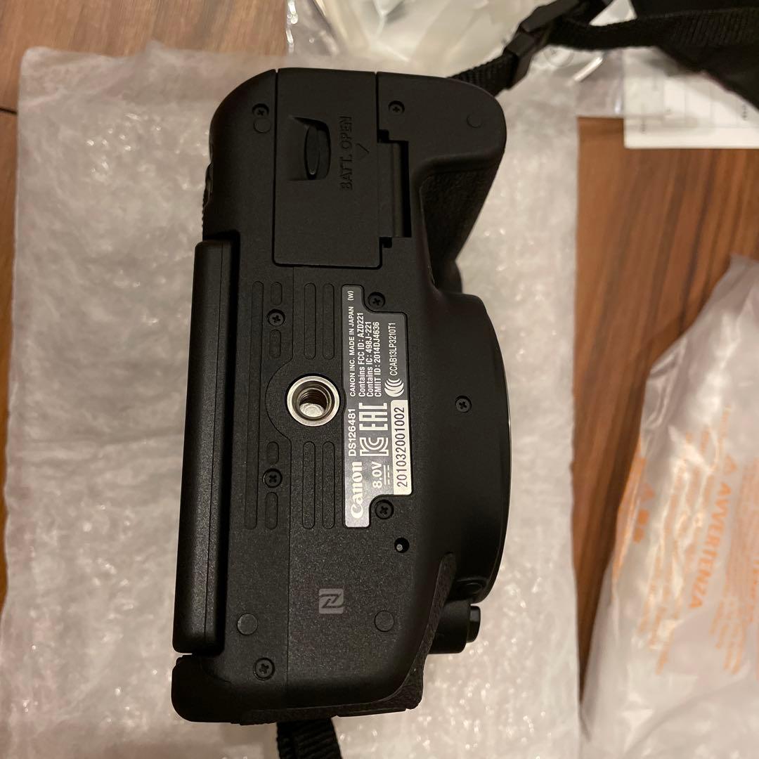 Canon EOS 8000D デジタル一眼レフ　極美品