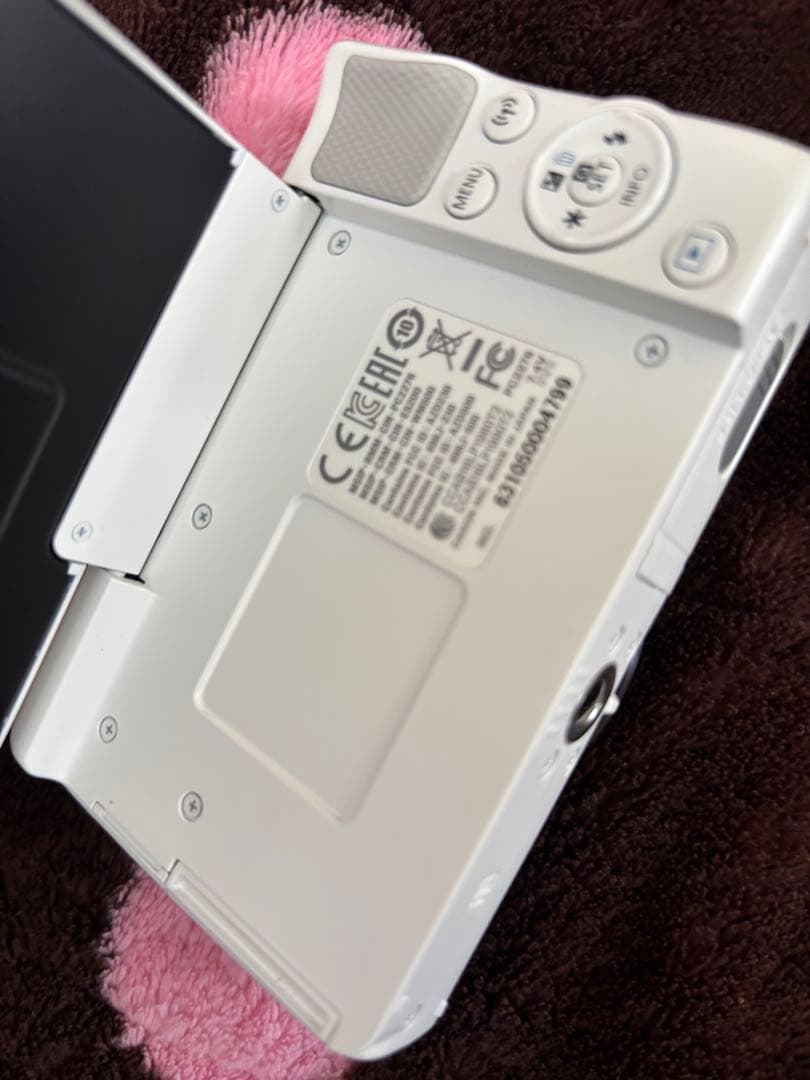 Canon EOS M100ミラーレスカメラ 本体