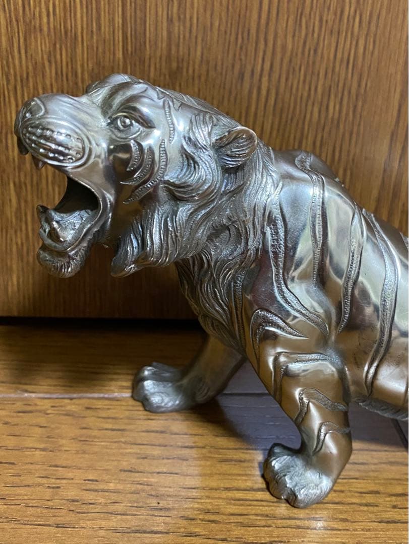 【骨董品】白銅製 村田宏作 虎 置物 飾り物 トラ 寅 とら 金属工芸 彫刻