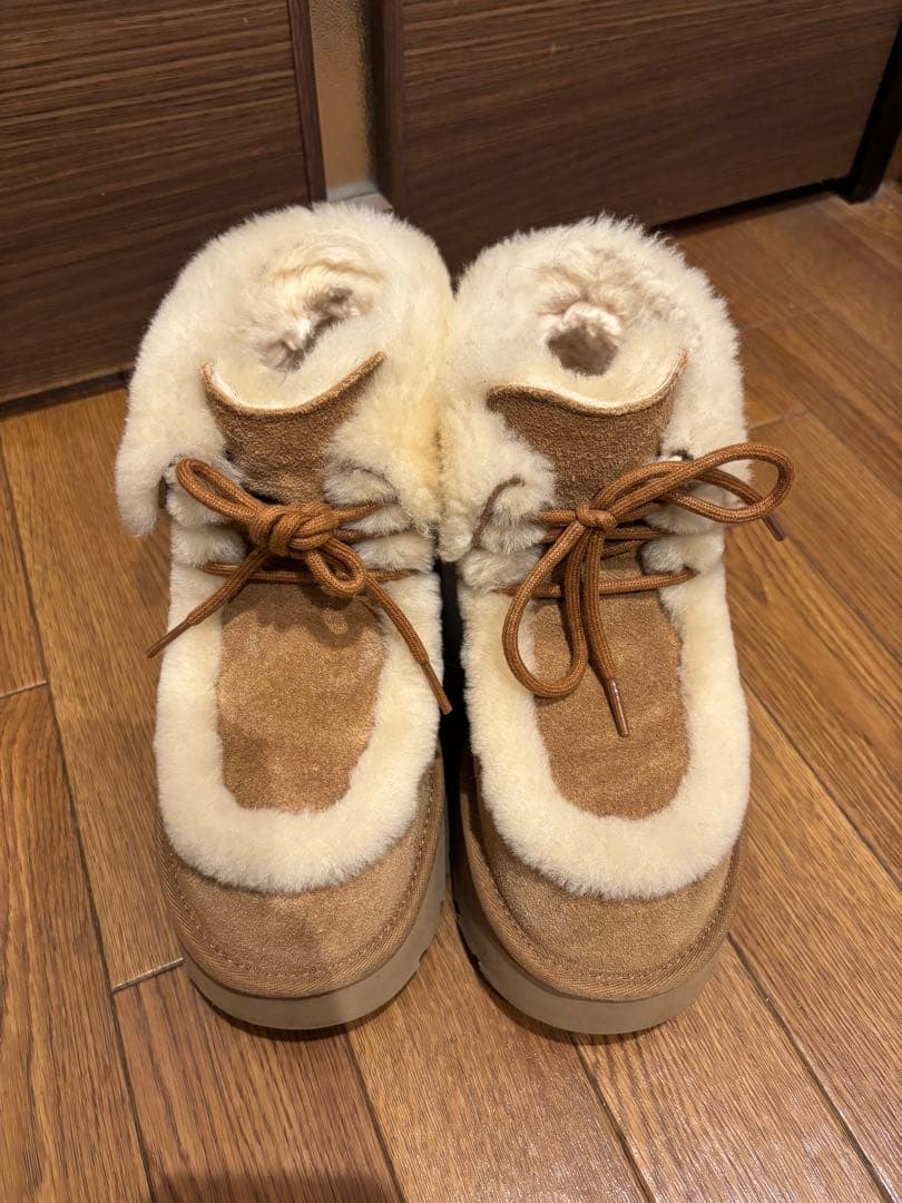 靴 UGG Esmee Lace Up 24cm