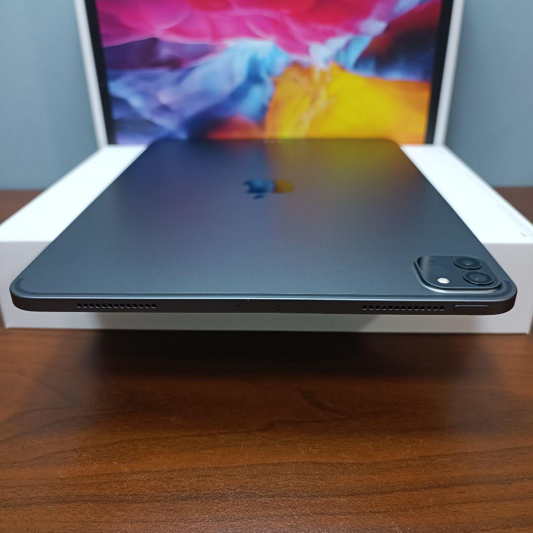 (美品) iPad Pro 11 第2世代 128GB キーボード付き