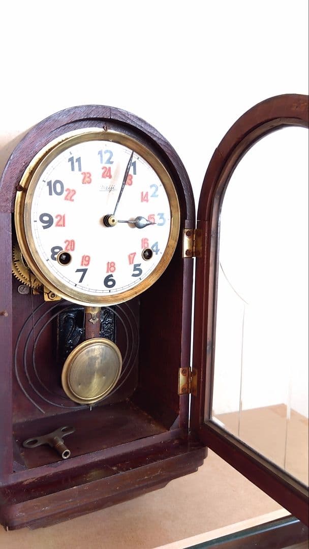 小型ゼンマイ掛け時計