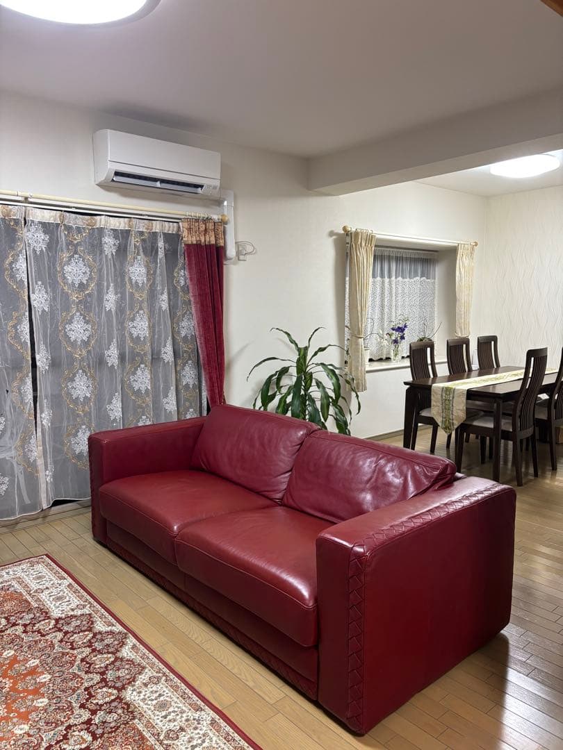 最終値下げおしゃれでモダンなワイン色赤い総革レザー3人掛けソファ