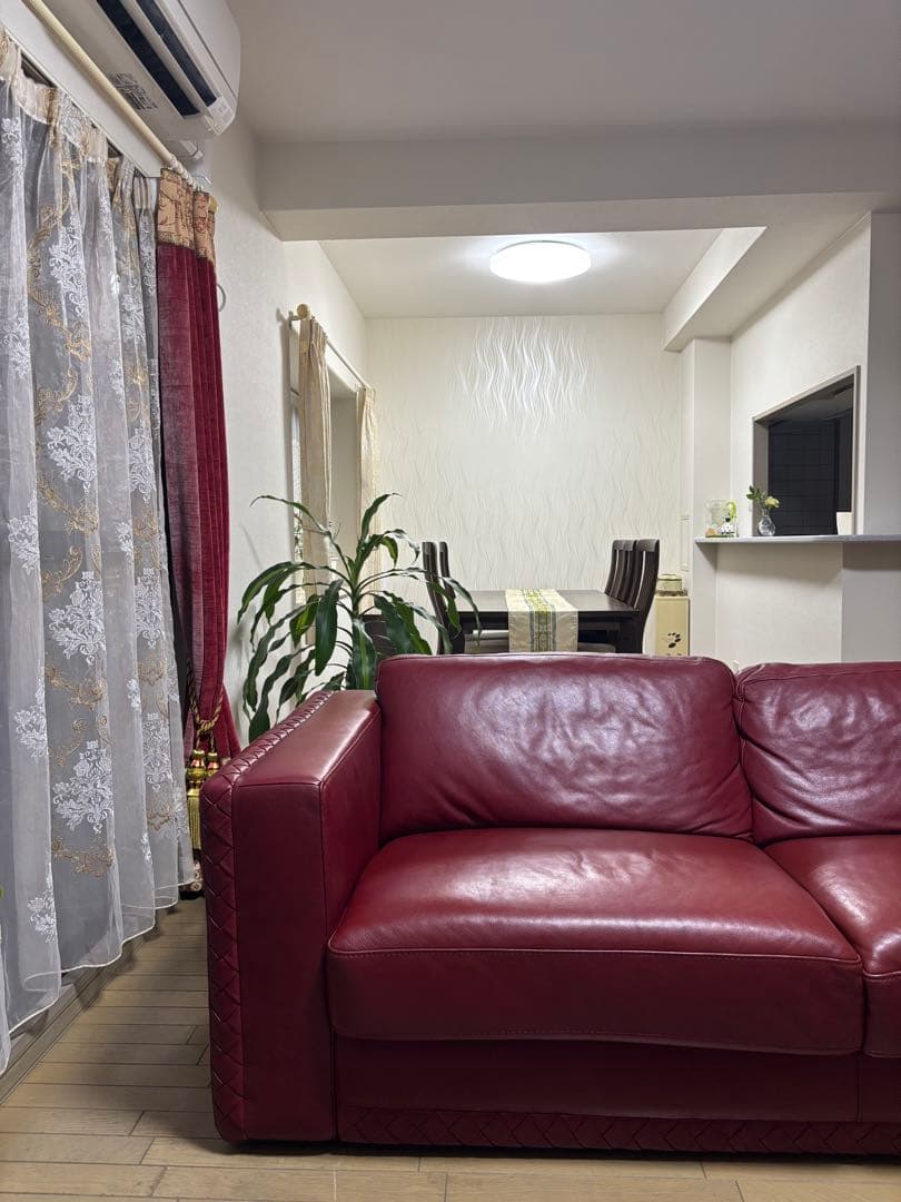 最終値下げおしゃれでモダンなワイン色赤い総革レザー3人掛けソファ
