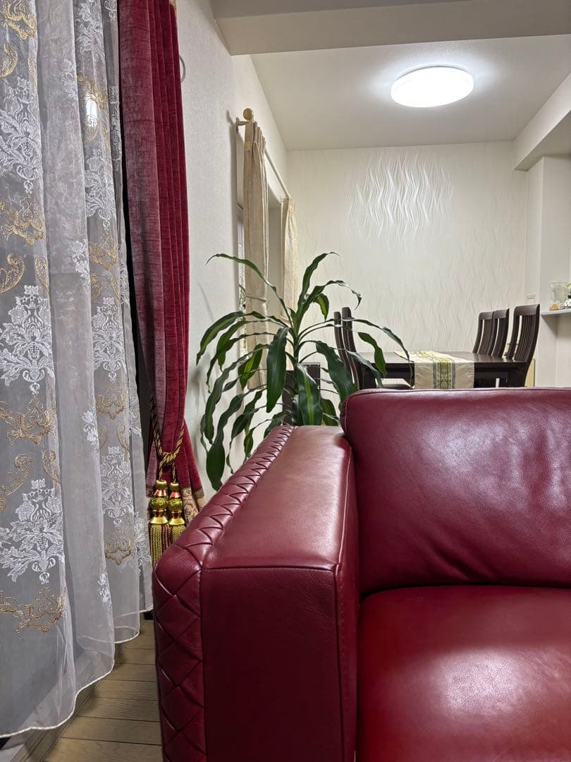 最終値下げおしゃれでモダンなワイン色赤い総革レザー3人掛けソファ