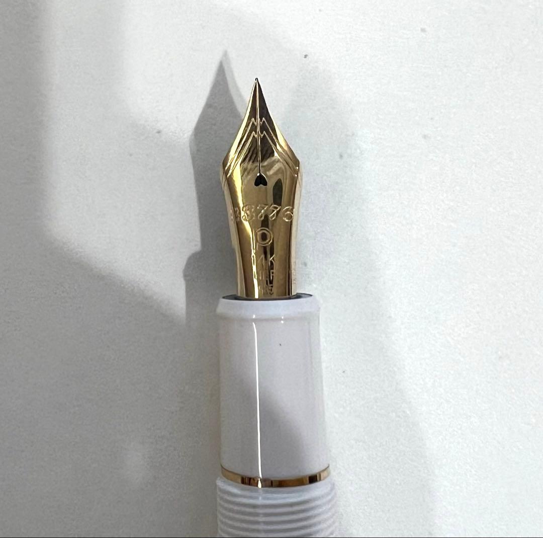 プラチナ　万年筆　3776センチュリー　UEF 超極細 シュノンソーホワイト