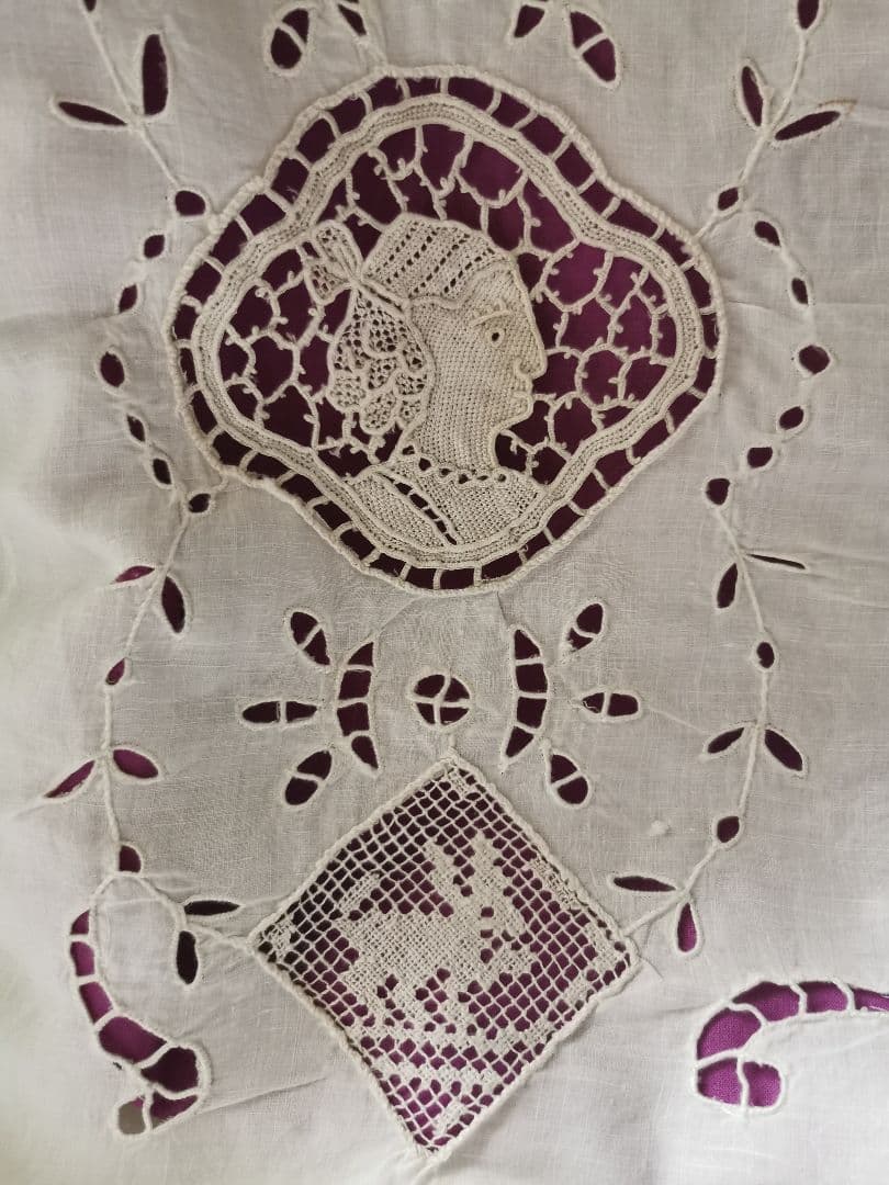 アンティークポワンドヴェニス 騎士と犬 ブラーノレース 中綿フィリング付きケース