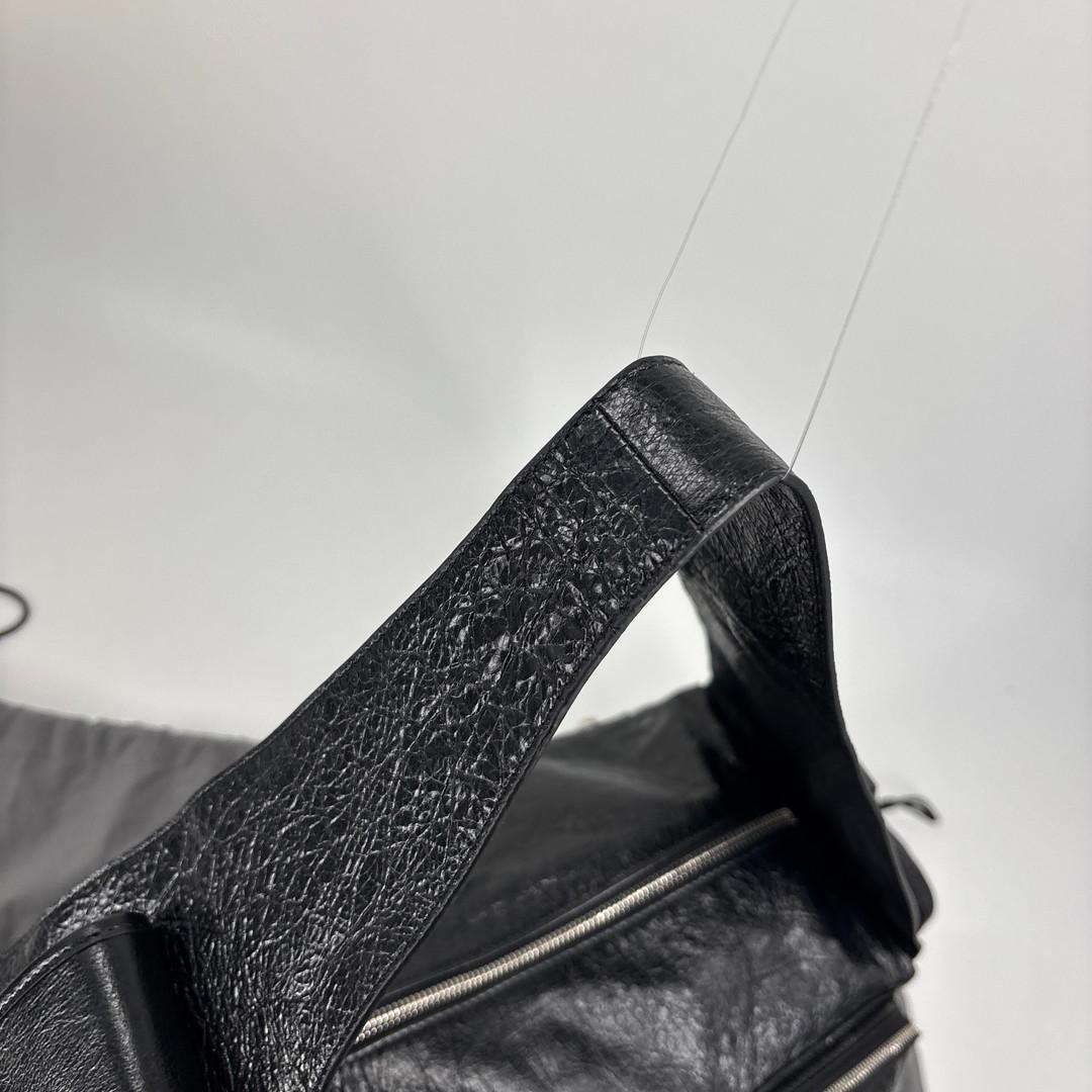 新品未使用 現行 バレンシアガ SUPERBUSY ラージ スリングバッグ 黒