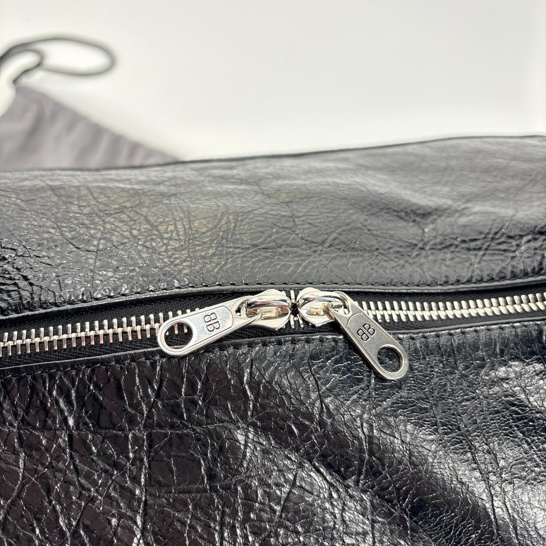 新品未使用 現行 バレンシアガ SUPERBUSY ラージ スリングバッグ 黒