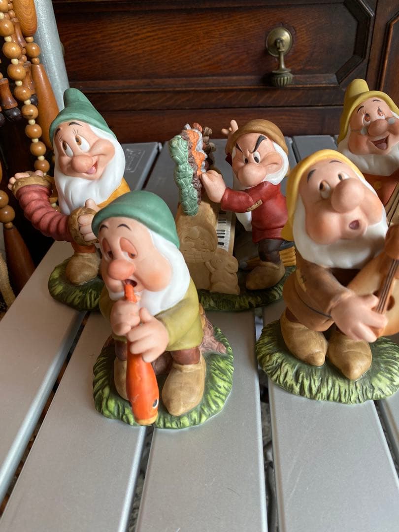 白雪姫と七人の小人　フィギュア　陶器　置物　ガーデンオーナメント　ディズニー