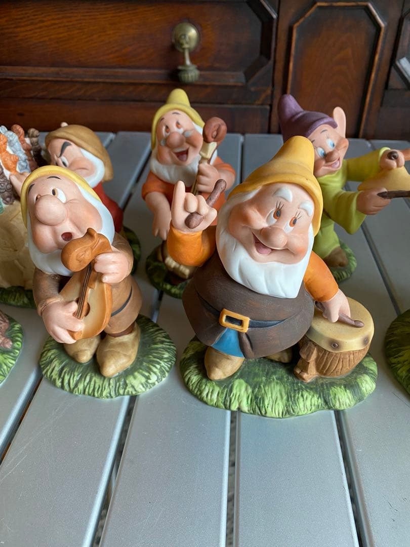 白雪姫と七人の小人　フィギュア　陶器　置物　ガーデンオーナメント　ディズニー