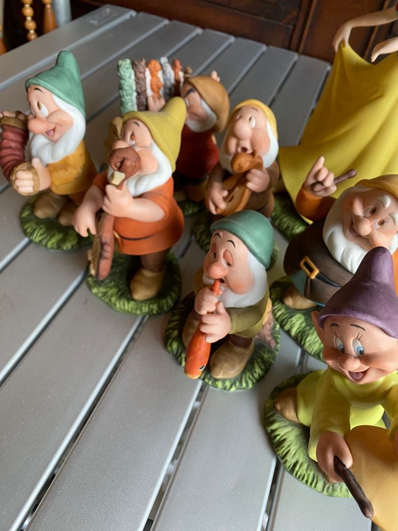 白雪姫と七人の小人　フィギュア　陶器　置物　ガーデンオーナメント　ディズニー