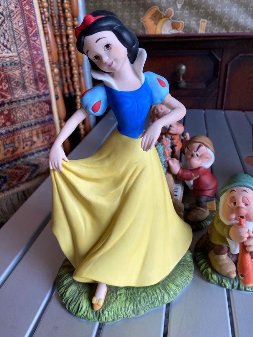 白雪姫と七人の小人　フィギュア　陶器　置物　ガーデンオーナメント　ディズニー
